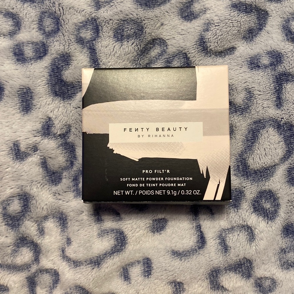 Fenty beauty, soft, matte powder foundation never used.
